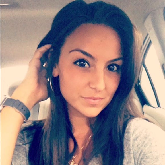 Meet your Posher, Sabrina - Picture 1 of 1